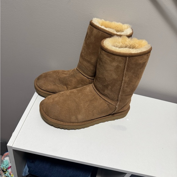 Women’s Classic Short UGG boots - size 8 - Picture 6 of 8